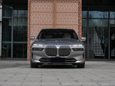 BMW i7  Фото №2